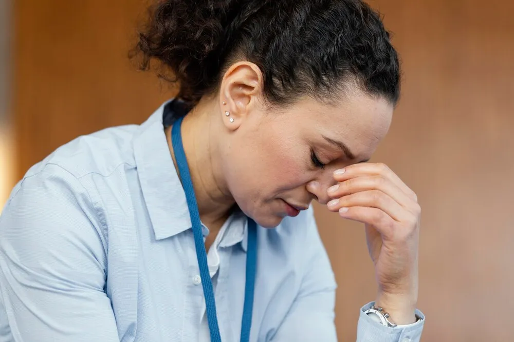 primer plano de una mujer estresada en terapia