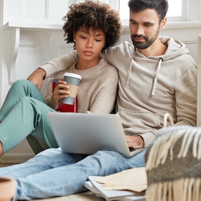 Sesión de terapia de pareja en línea